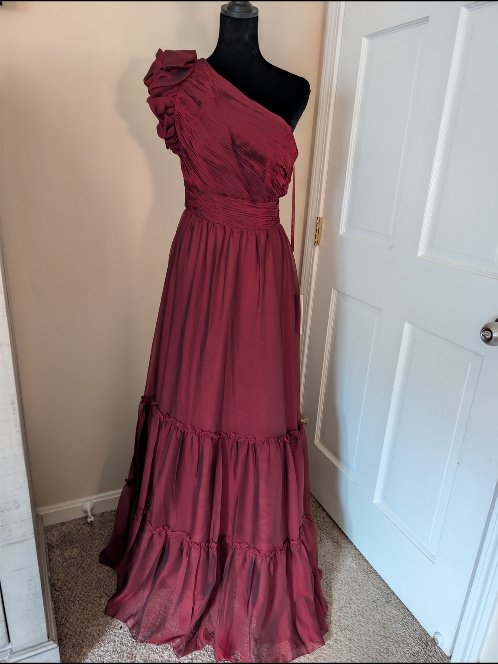 βMac Duggal Organza One Shoulder Pleated Tiered Gown Wine Burgundy Size 4 NWT